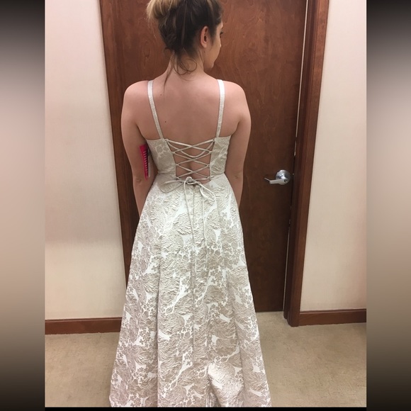 Cachet size 4 dress! It is cream with gold pattern. - Picture 2 of 2